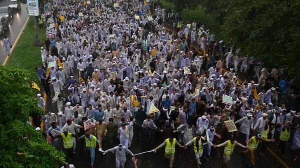 Демонстрация в Исламабаде против сожжения Корана в Швеции