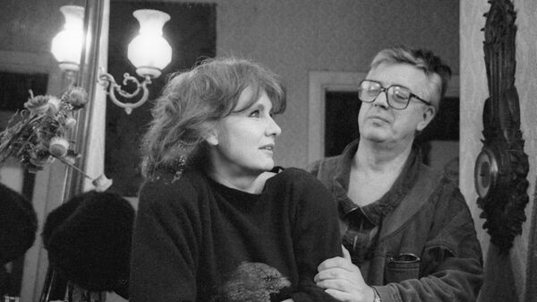 Композитор Раймонд Паулс и его жена Лана. 1989