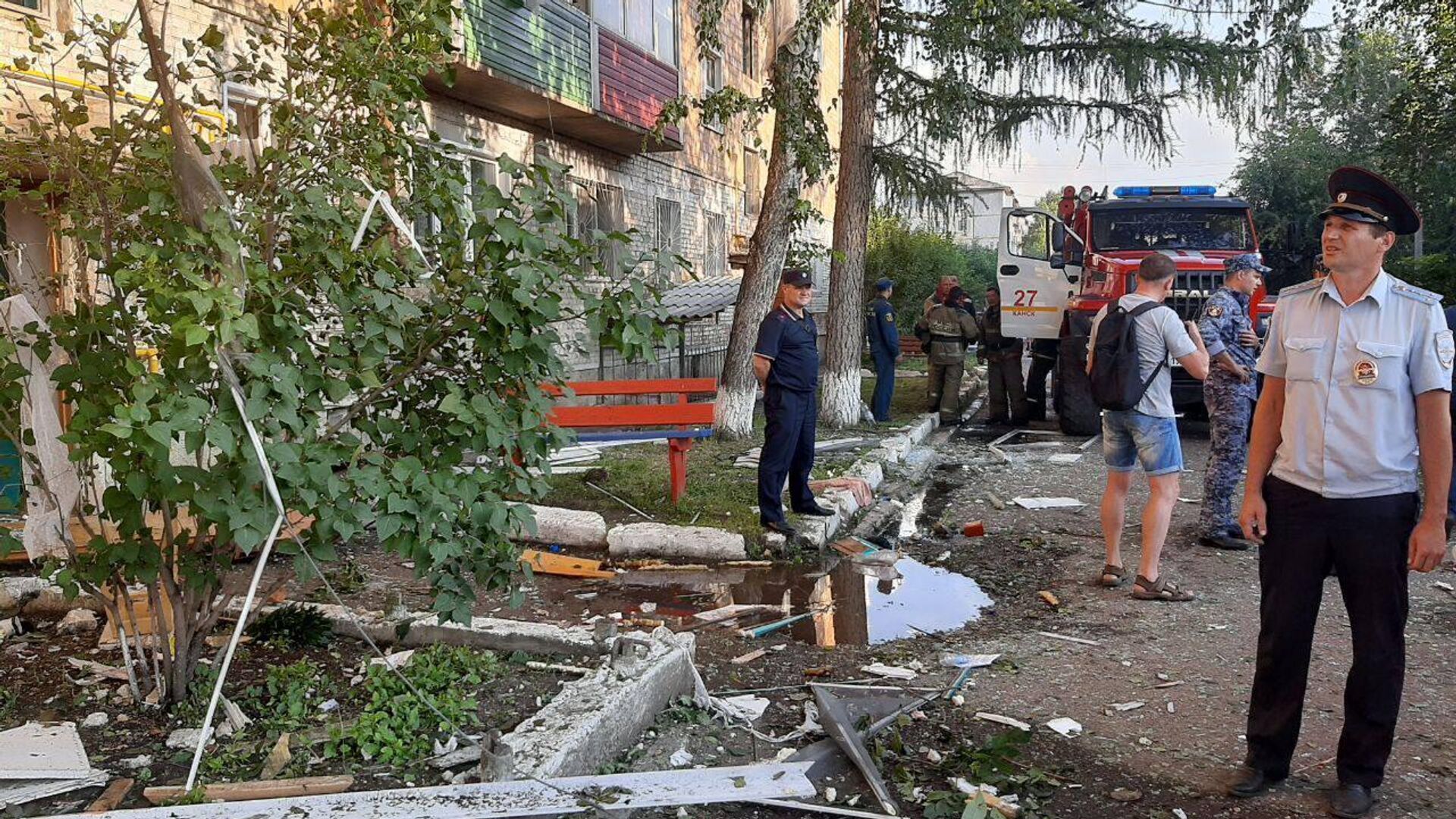 На месте взрыва бытового газа в пятиэтажном жилом доме в Канске - РИА Новости, 1920, 04.08.2023