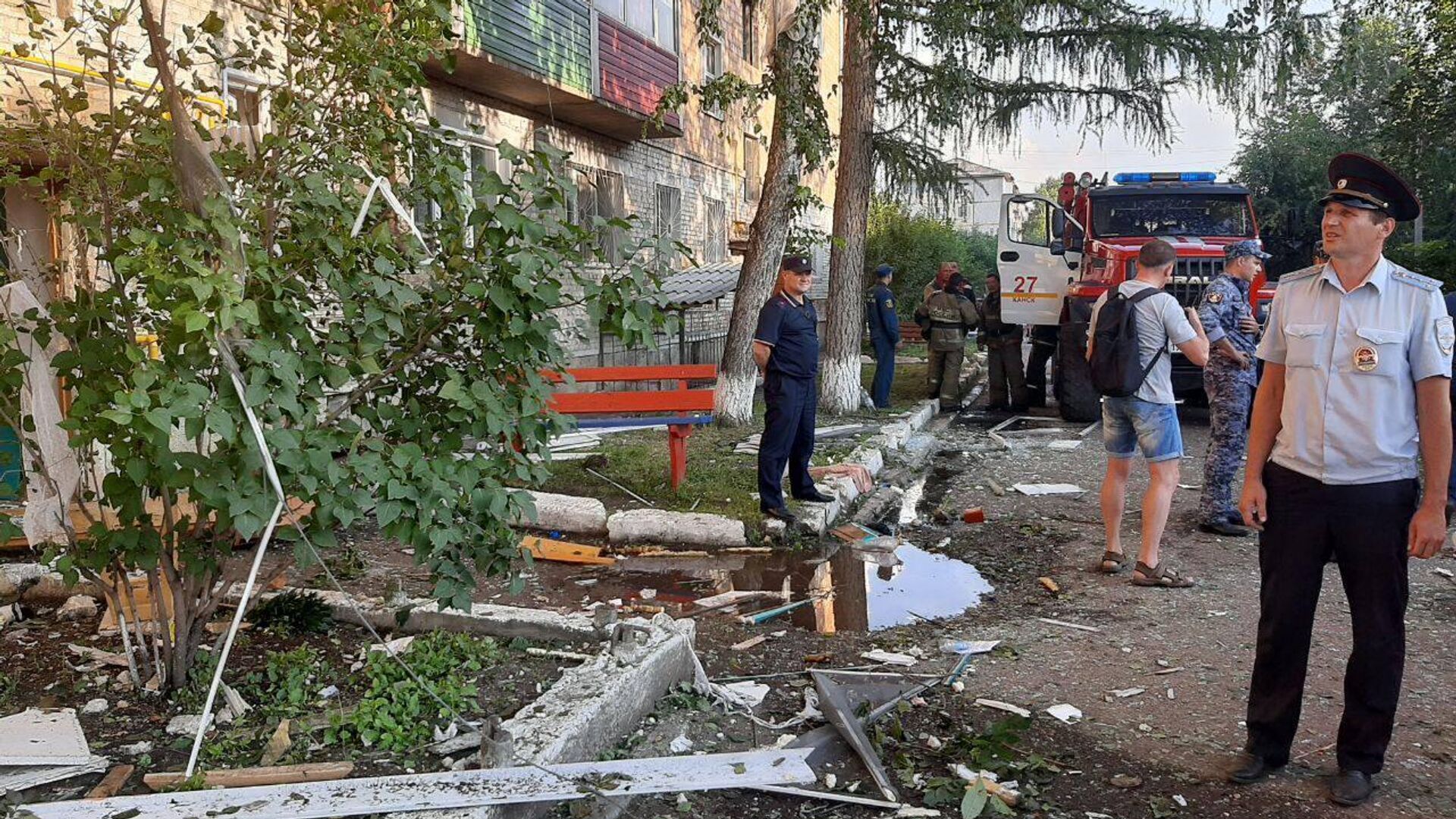 На месте взрыва в жилом доме в Канске - РИА Новости, 1920, 04.08.2023