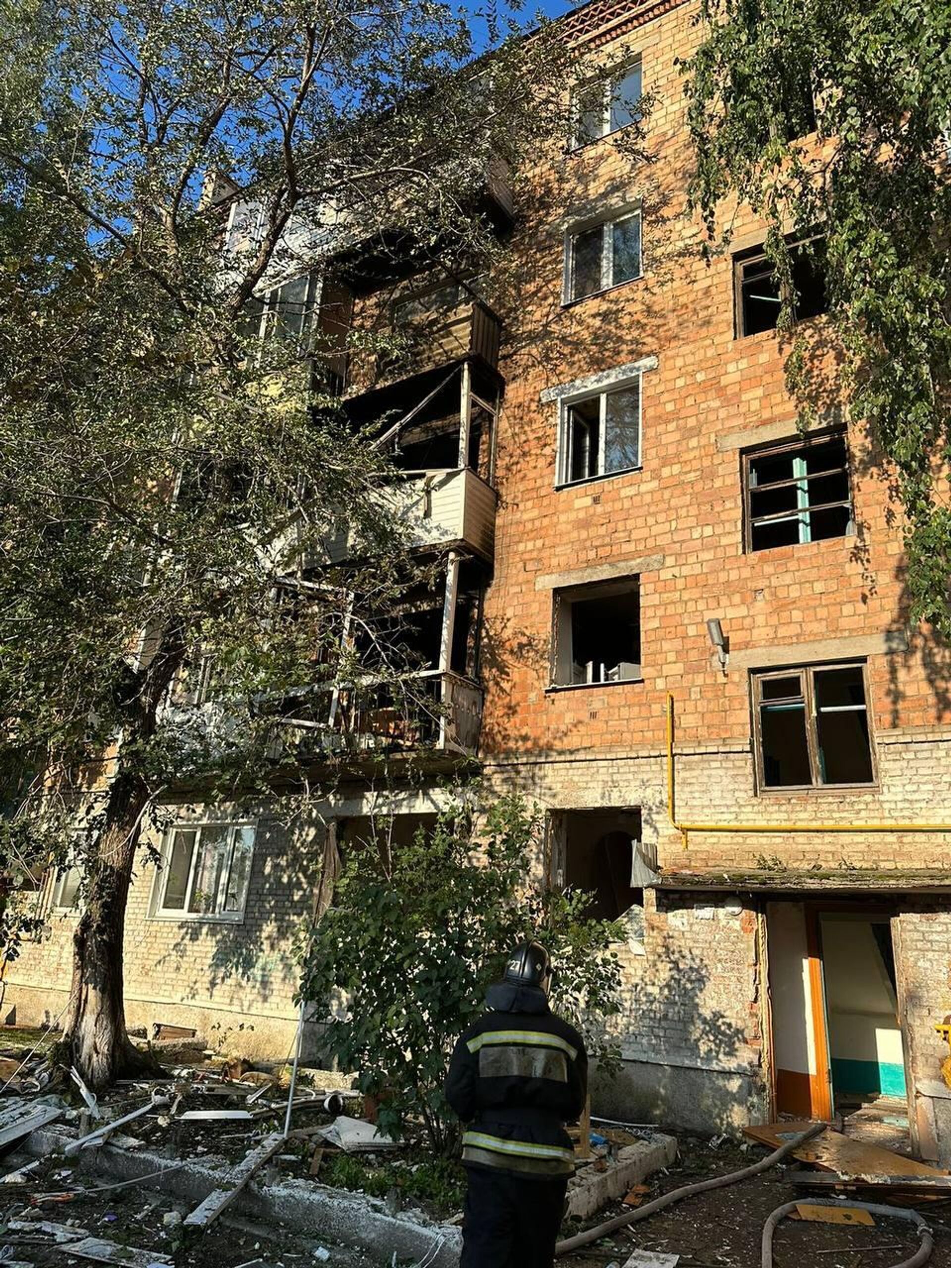 На месте взрыва бытового газа в пятиэтажном жилом доме в Канске - РИА Новости, 1920, 04.08.2023