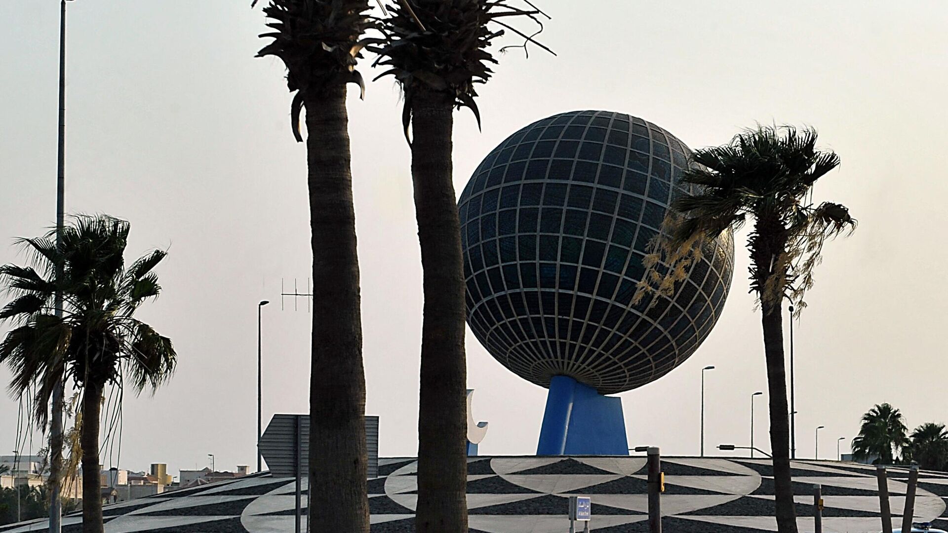 Памятник Globe Roundabout в Джидде, Саудовская Аравия - РИА Новости, 1920, 05.08.2023
