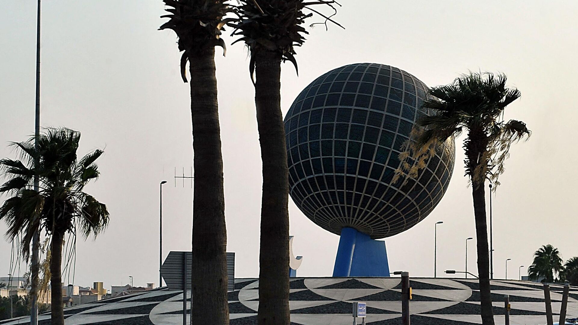 Памятник Globe Roundabout в Джидде, Саудовская Аравия - РИА Новости, 1920, 05.08.2023