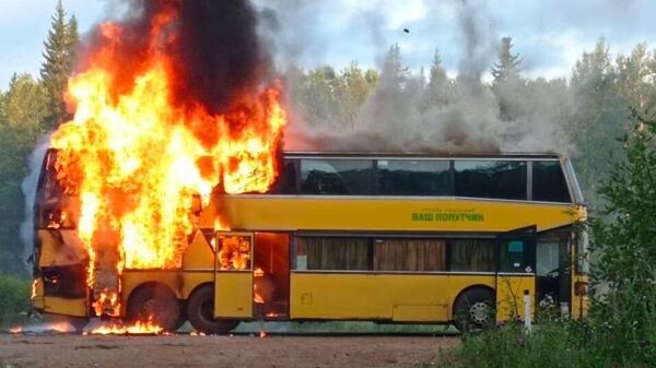 Двухэтажный автобус сгорел в Пермском крае