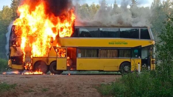 Двухэтажный автобус сгорел в Пермском крае