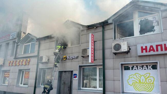 Тушение пожара в ТЦ Юг Восток, расположенном в поселке Верея Раменского городского округа