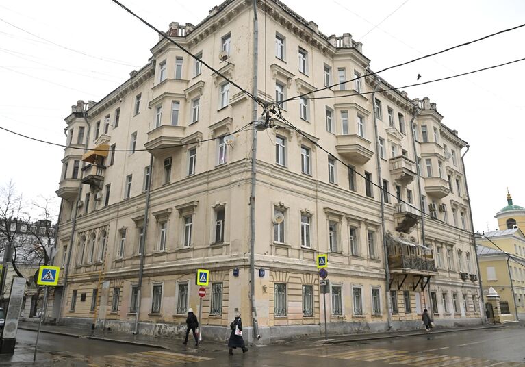 Дом в Кривоколенном переулке 11/13 с.1 перед реставрацией. Дом в Кривоколенном переулке 11/13 с.1 перед реставрацией.