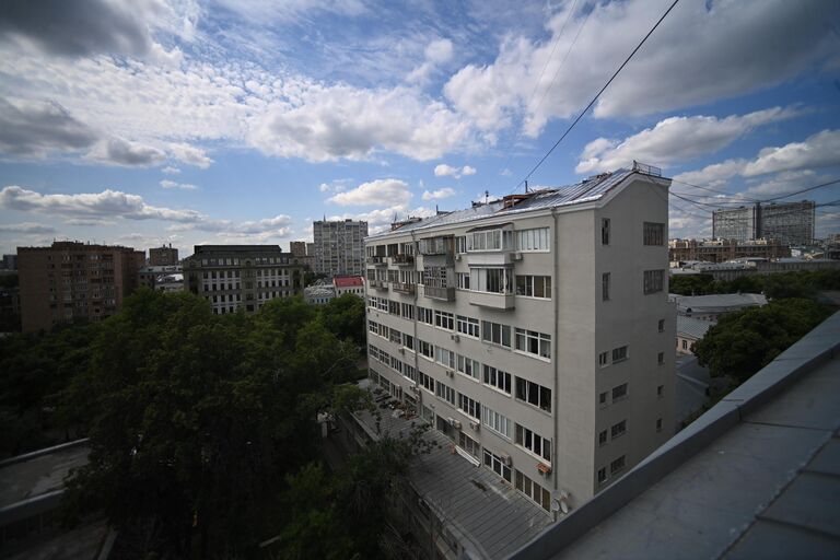 Фасад дома-коммуны на Гоголевском бульваре в Москве Фасад дома-коммуны на Гоголевском бульваре в Москве