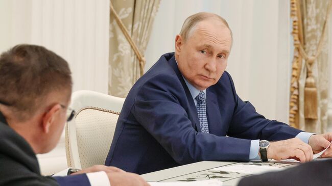 Президент РФ В. Путин провел совещание по вопросам развития строительной отрасли
