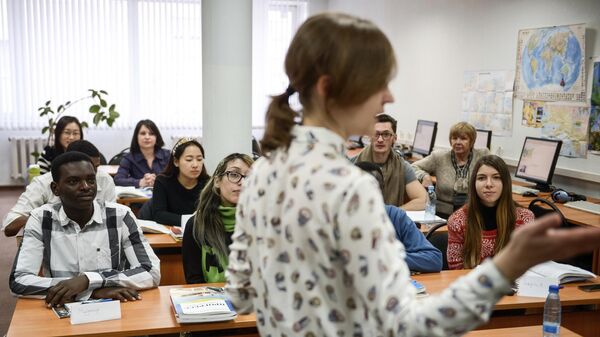 Студенты на уроке в Российском университете дружбы народов