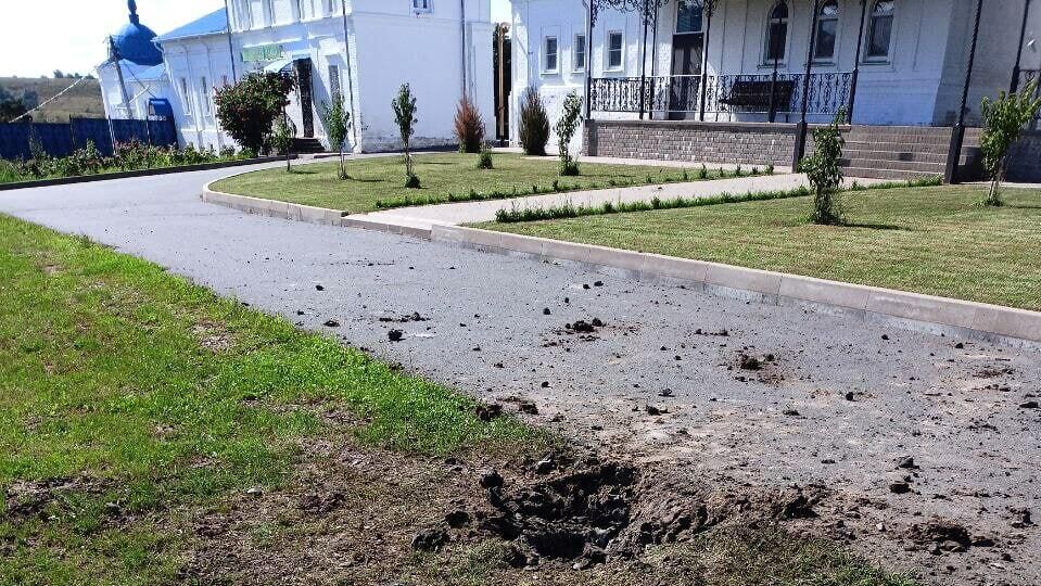 Последствия падения беспилотника на территории Горнальского Свято-Николаевского монастыря в Курской области - РИА Новости, 1920, 08.08.2023