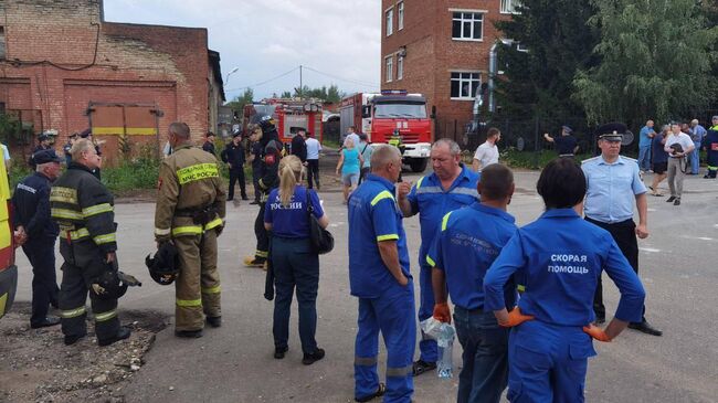 Спасатели и медики на месте взрыва в Сергиевом Посаде