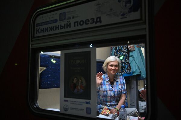 Книжный поезд, следующий по маршруту Санкт-Петербург - Владивосток в рамках фестиваля Книжные маяки России