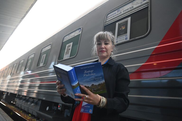 Книжный поезд, следующий по маршруту Санкт-Петербург - Владивосток в рамках фестиваля Книжные маяки России