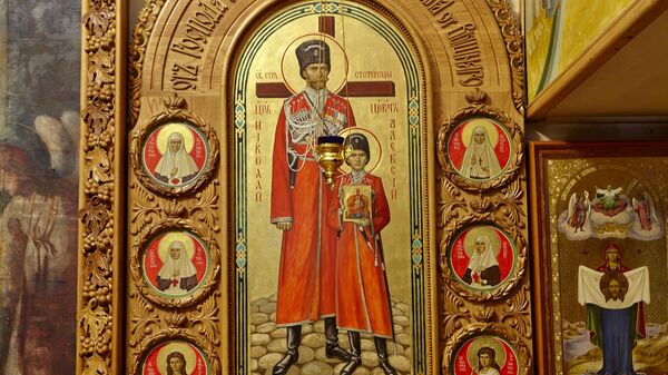 Икона Святых царственных страстотерпцев государя Николая II и цесаревича Алексея  