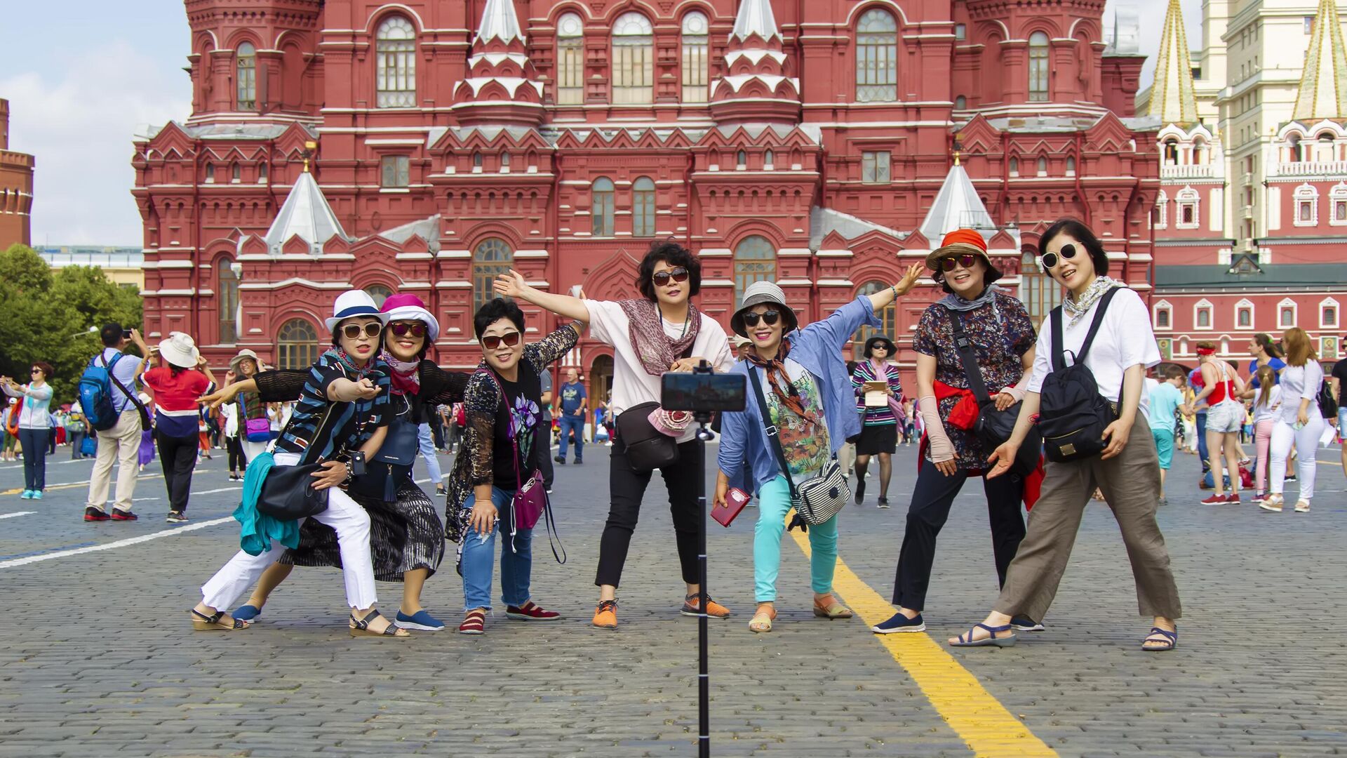 туристы на красной площади