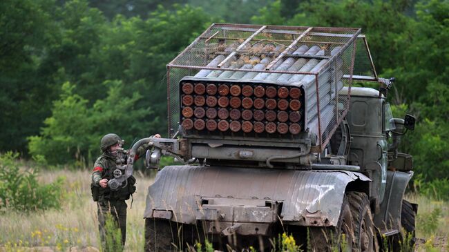 Реактивная система залпового огня БМ-21 Град в зоне проведения спецоперации