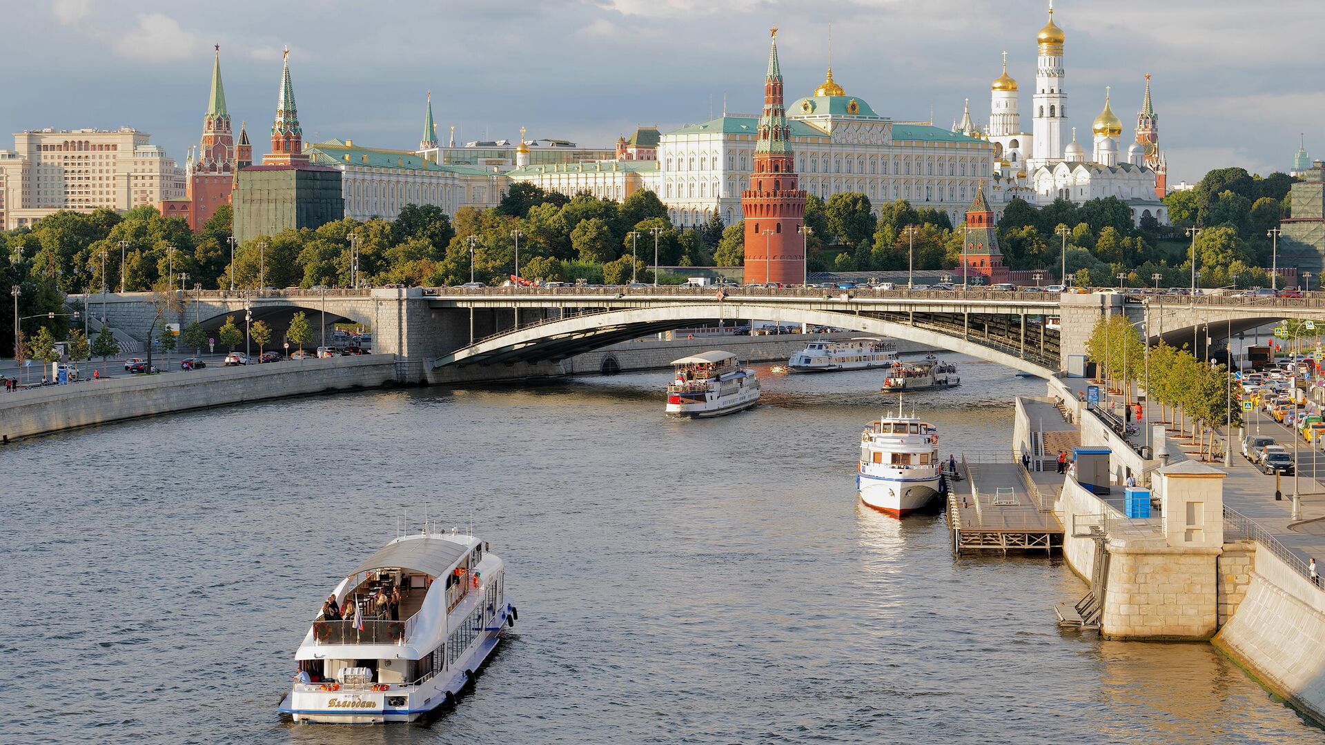 Прогулочные теплоходы на Москве-реке - РИА Новости, 1920, 15.08.2023