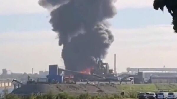 Пожар на свалке металлолома в Дуйсбурге
