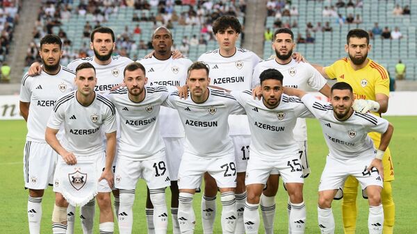 Футболисты азербайджанского клуба Карабах перед матчем