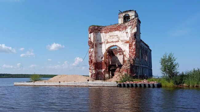 Крохино, Рождественская церковь. Фото примерно с того же ракурса, как на фото Прокудина-Горского