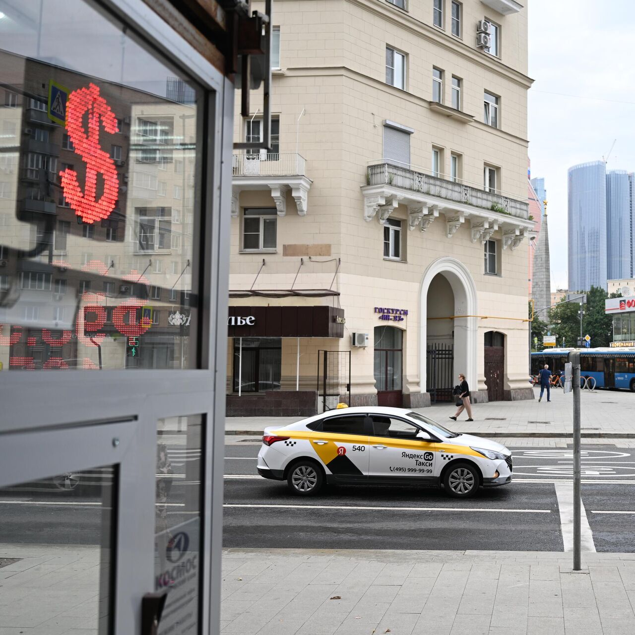 В Петербурге не наблюдается ажиотажа в обменниках - РИА Новости, 13.06.2024