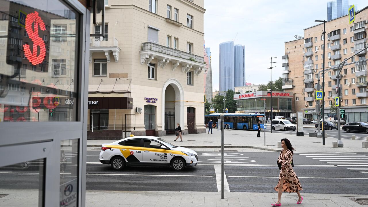 В Петербурге не наблюдается ажиотажа в обменниках - РИА Новости, 13.06.2024