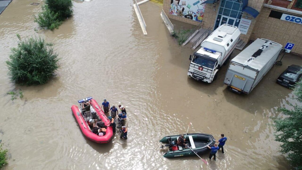 В Спасске-Дальнем начала спадать вода в реке - РИА Новости, 13.08.2023