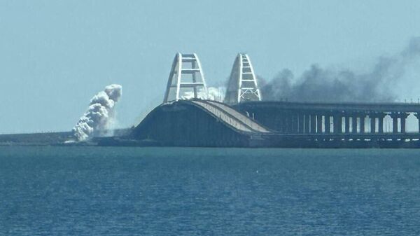 Дым рядом с Крымским мостом