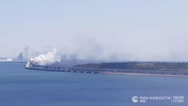 Дым рядом с Крымским мостом