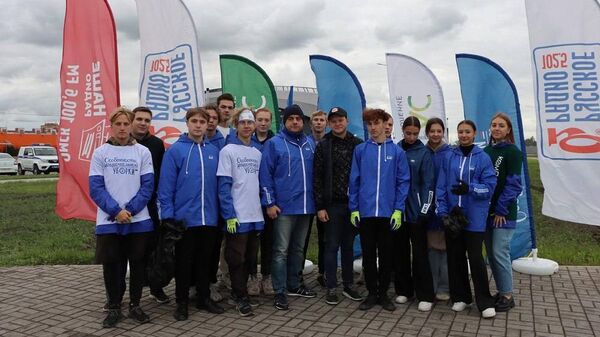 Участники экологической акции Особенности национальной уборки в Омске