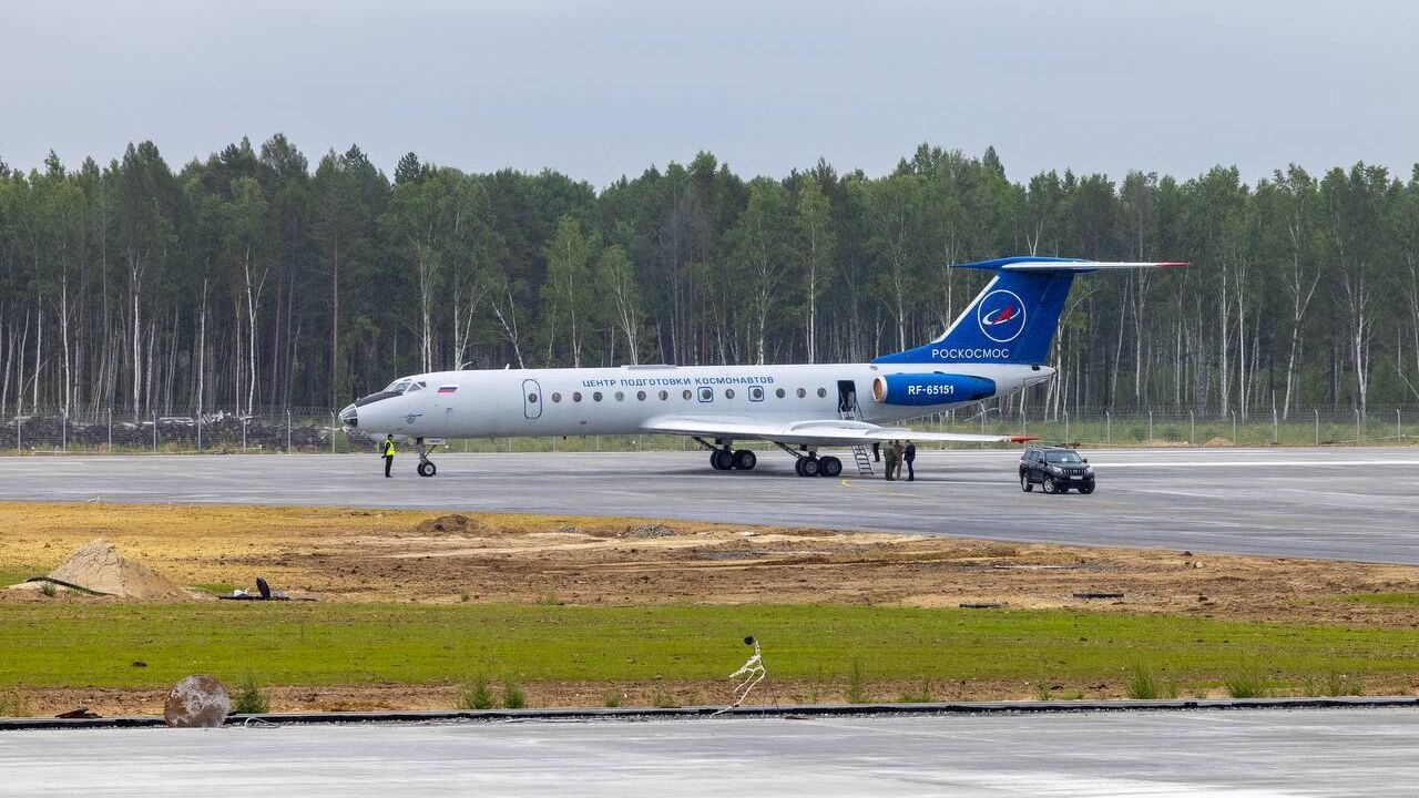 Самолет Ту-134 в аэропорту космодрома Восточный во время проверки технической готовности его взлетно-посадочной полосы - РИА Новости, 1920, 14.08.2023