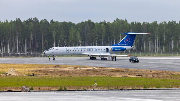 Самолет Ту-134 в аэропорту космодрома Восточный во время проверки технической готовности его взлетно-посадочной полосы