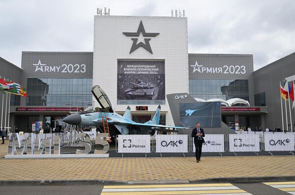 Самолет МиГ-35 на Международном военно-техническом форуме АРМИЯ-2023 
