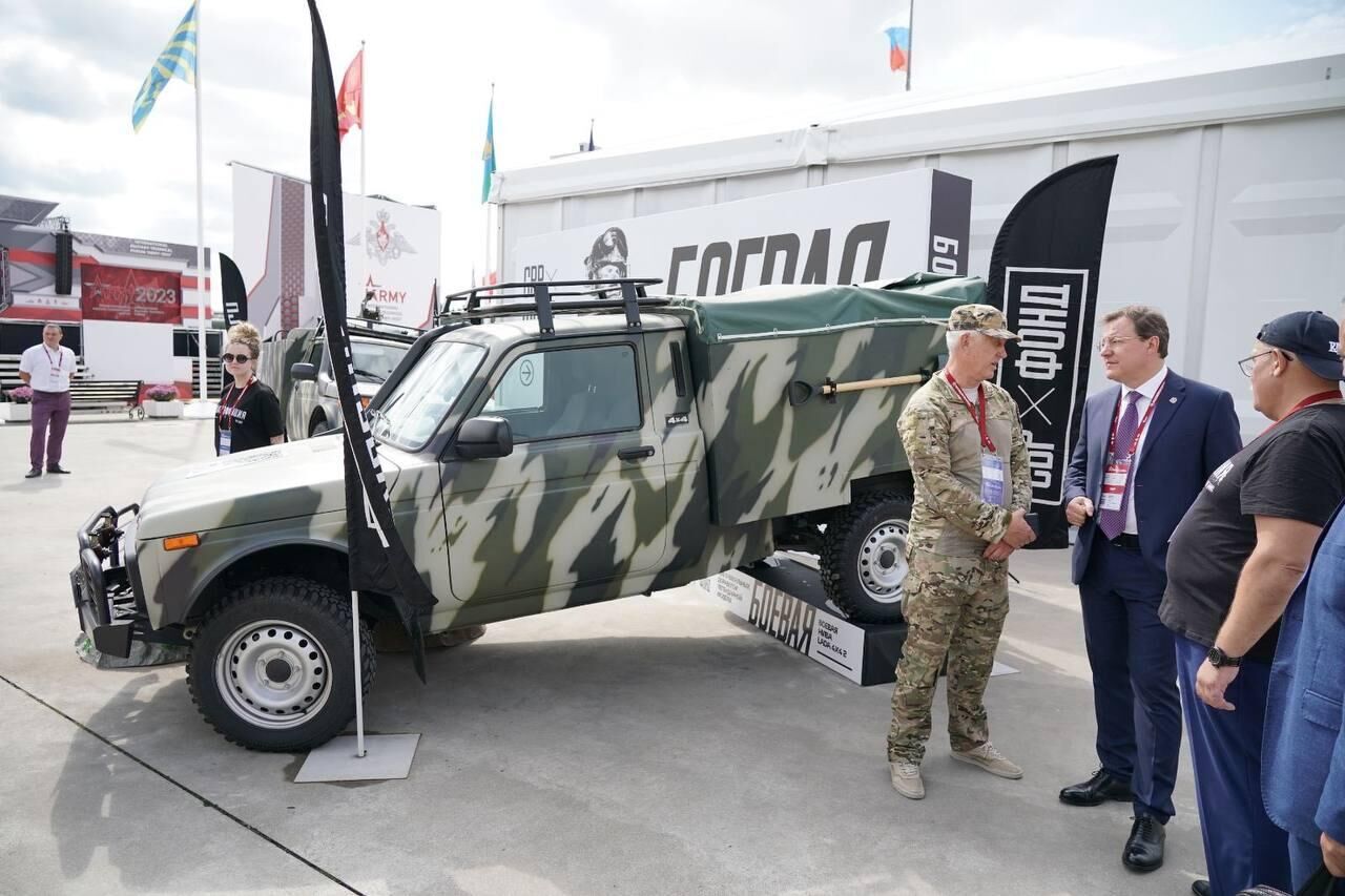 Делегация Самарской области на форуме Армия-2023 во главе с губернатором Дмитрием Азаровым - РИА Новости, 1920, 14.08.2023