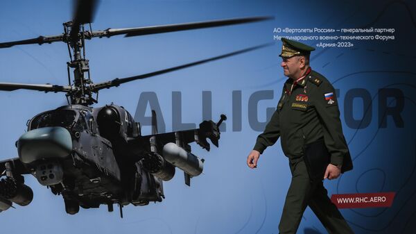 Военнослужащий ВС РФ на выставке в рамках Международного военно-технического форума Армия-2023