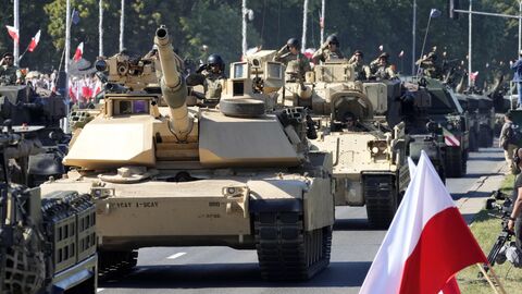 Американские танки Абрамс армии Польши во время парада, посвященного Дню Войска Польского, в Варшаве