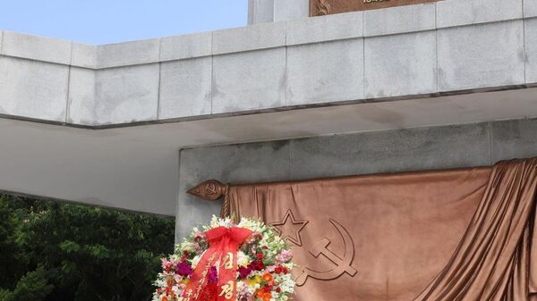 Ким Чен Ын отправил венок в память о советских воинах, участвовавших в освобождении Кореи