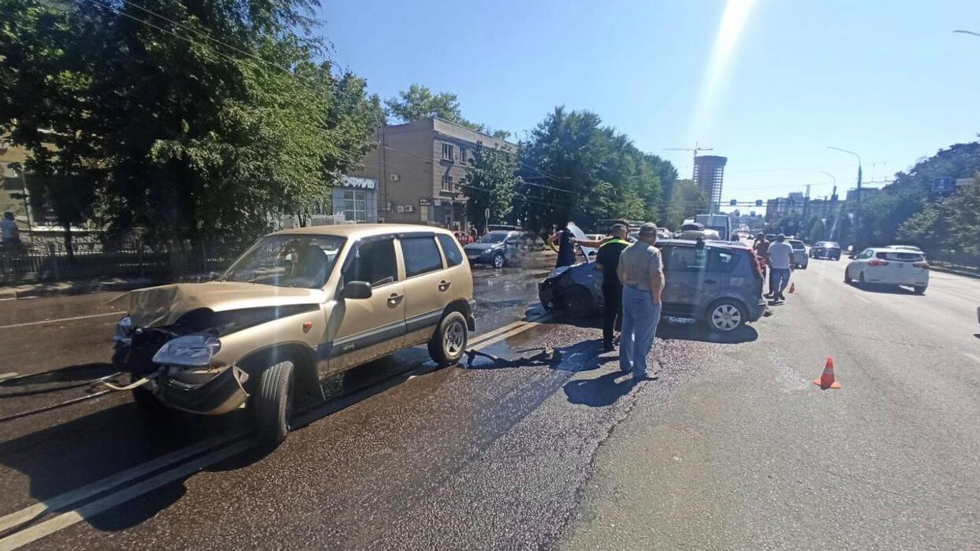 В Воронеже столкнулись семь машин, есть пострадавший - РИА Новости,  16.08.2023