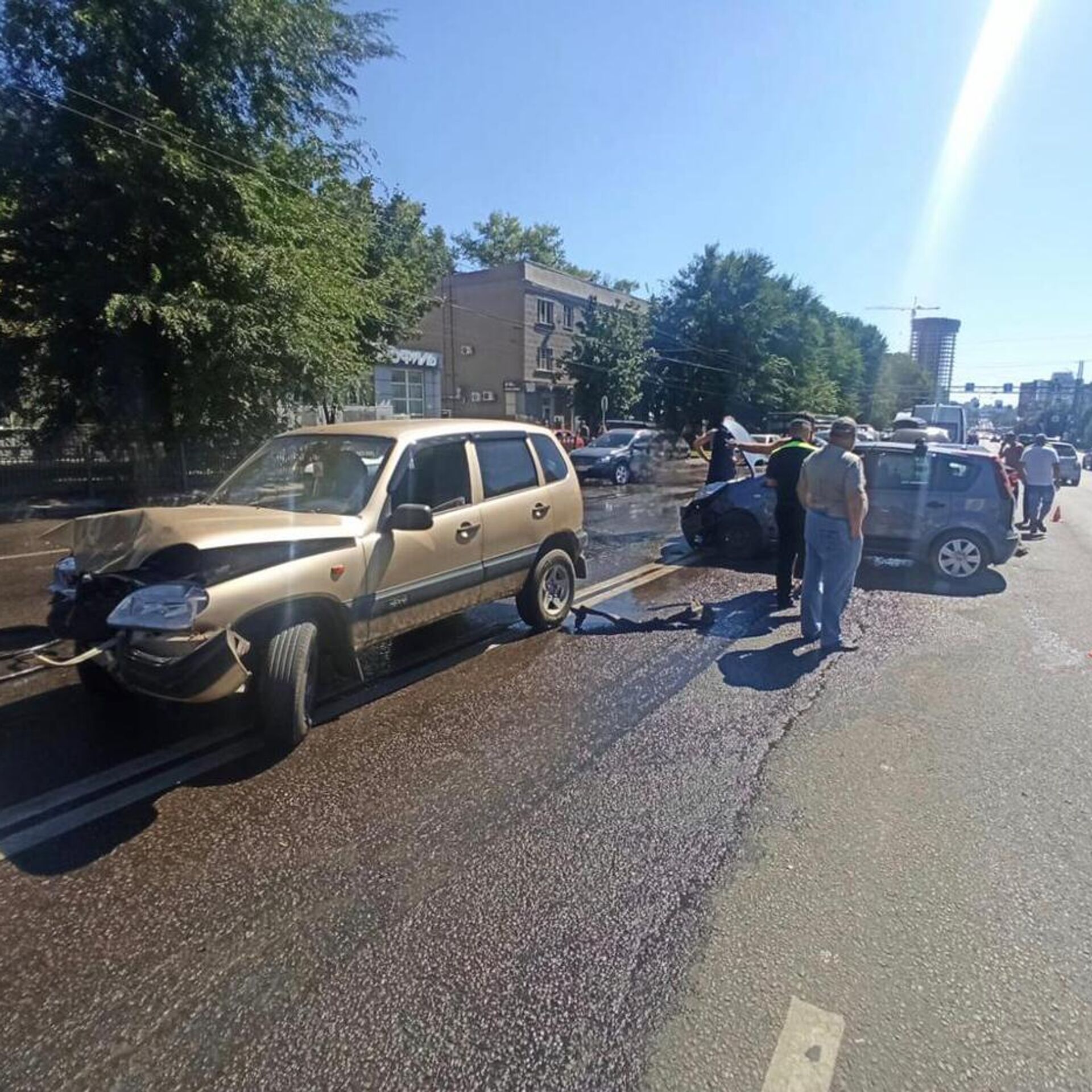 В Воронеже столкнулись семь машин, есть пострадавший - РИА Новости,  16.08.2023