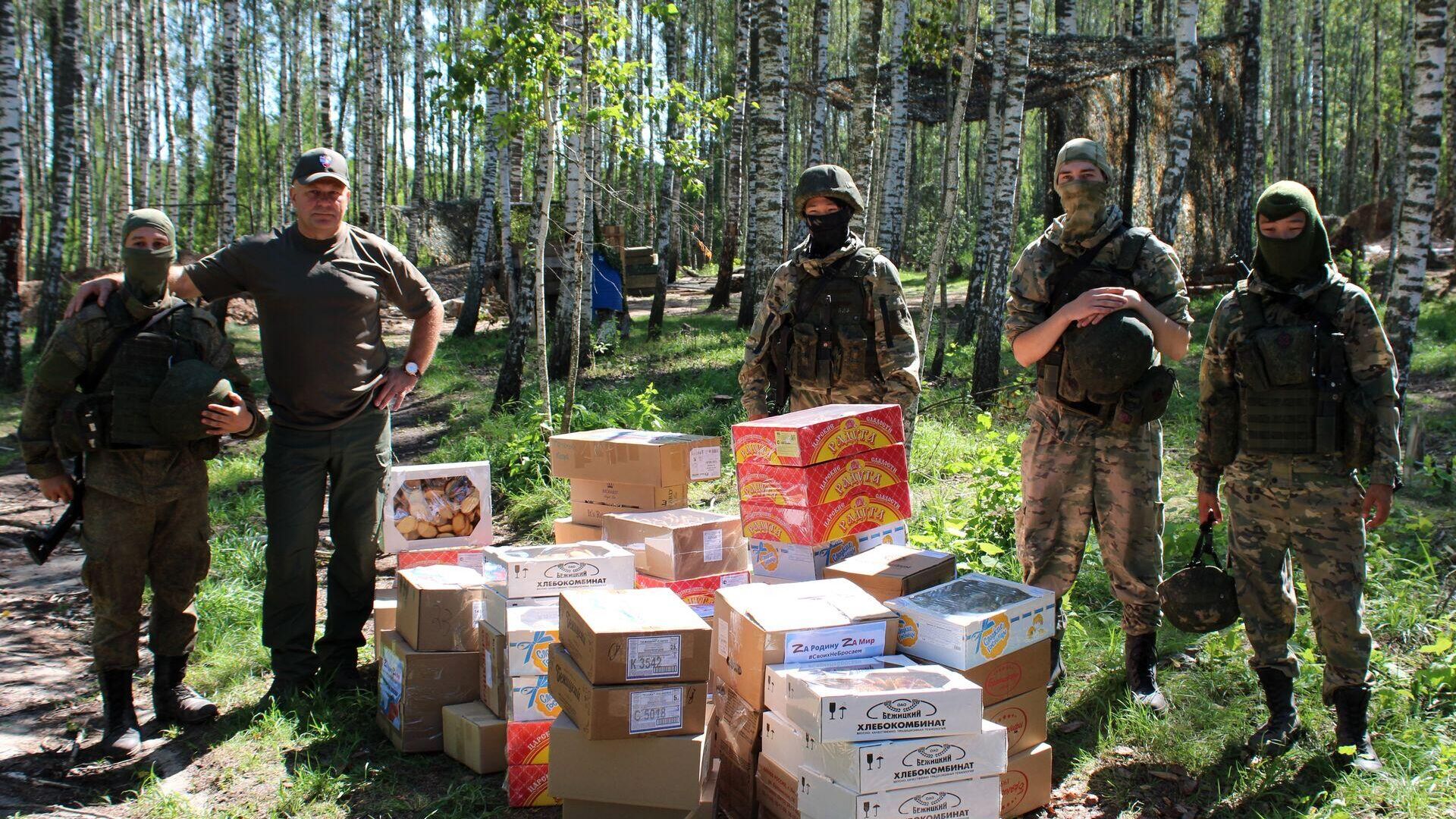 Председатель Брянской областной Думы Валентин Суббот передал гуманитарную помощь бойцам на границе - РИА Новости, 1920, 17.08.2023