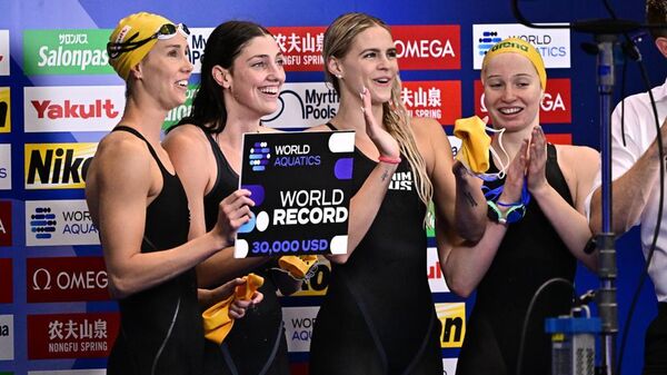 Пловчихи сборной Австралии Эмма Маккеон, Мег Харрис, Шейна Джек и Молли О’Каллаган