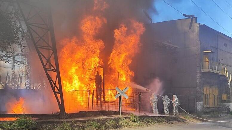 Тушение пожара на территории завода Красный Октябрь в Волгограде  - РИА Новости, 1920, 17.08.2023