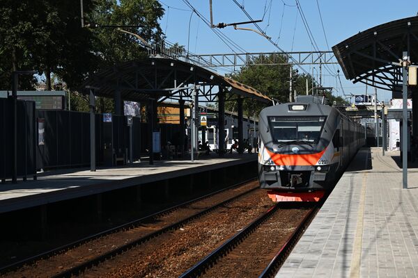 Поезд прибывает на станцию Вешняки МЦД-3