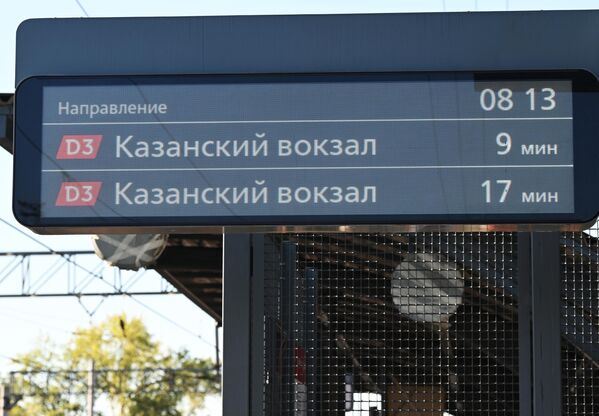 Электронное табло на платформе станции Сортировочная третьего Московского центрального диаметра