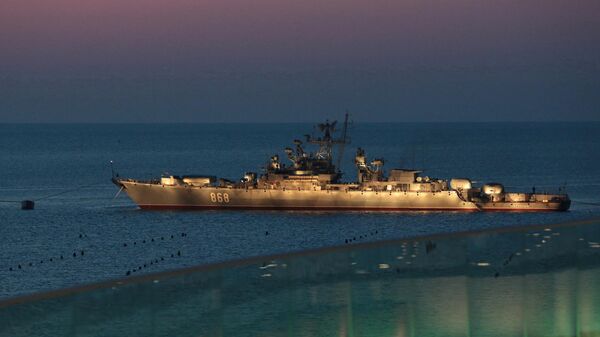 Сторожевой корабль проекта 1135М Пытливый ВМФ РФ в бухте Севастополя