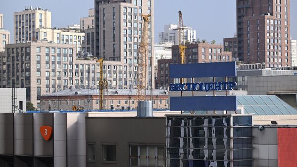 Здание Экспоцентра в Москве после падения на него обломков беспилотника