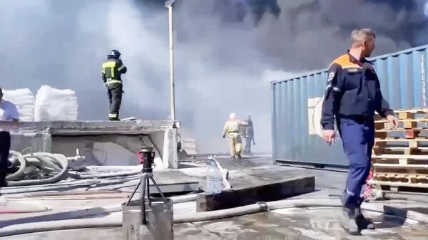 Пожар на грузовом терминале в Новороссийске. Кадр видео