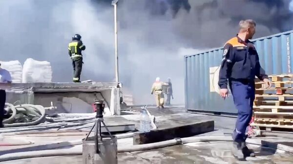Пожар на грузовом терминале в Новороссийске. Кадр видео