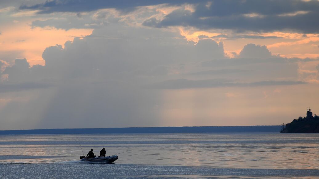 © РИА Новости / Максим БогодвидПерейти в медиабанк<br>Рыбаки на реке Кама . Архивное фото